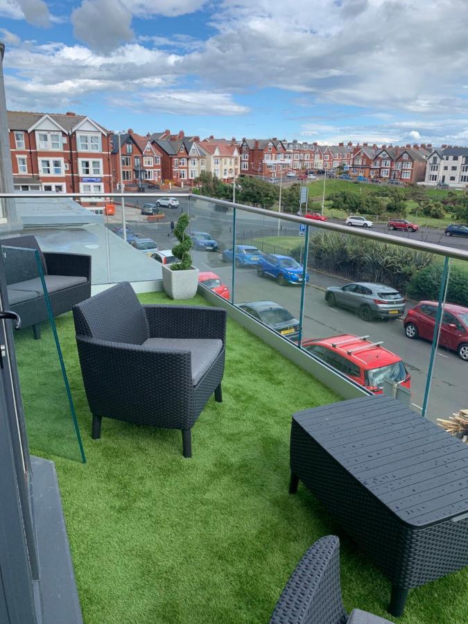 Willshaw Suites For Families Over 25 Only Blackpool Extérieur photo